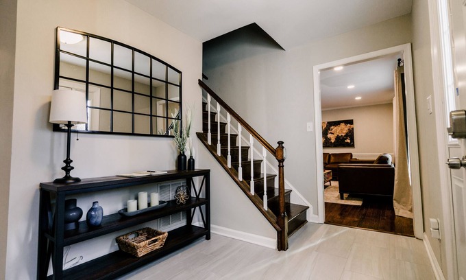 Baileys Crossroads Haus | Capital Retreat: Stylish Haven Minutes from Washington D.C.