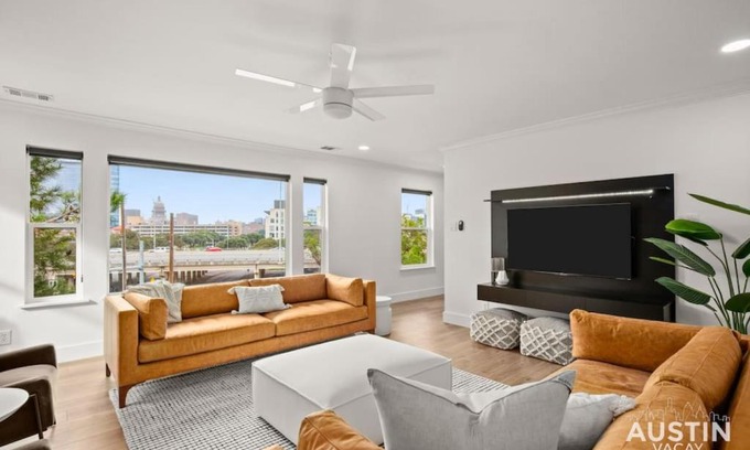 Swede Hill Haus | Capitol View DT w Elevator with Free Swim Club Access