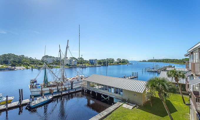 Carrabelle Eigentumswohnung | Captain Mac's Shack- Riverfront with Bay views