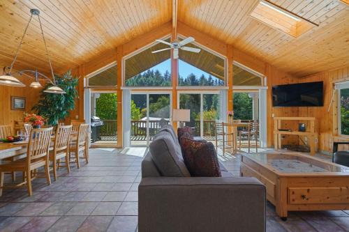 Neahkahnie Beach Haus | Captain's Hideaway