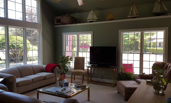 Saugatuck Hotel | Captain's Quarters Motel