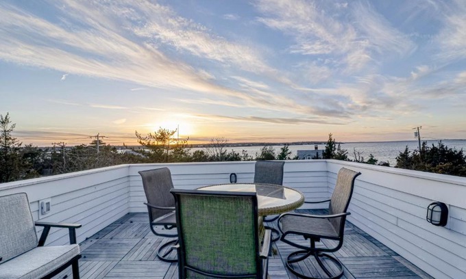 East Chop Haus | Captain Samuel Norris House