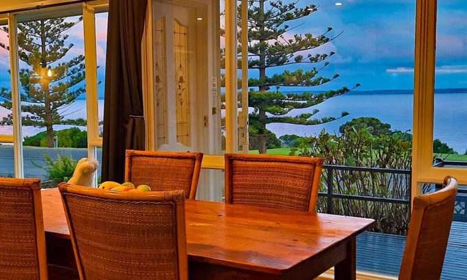 Kangaroo Island Haus | Captains on the Seafront -Large 4br 2bth-Rare Find