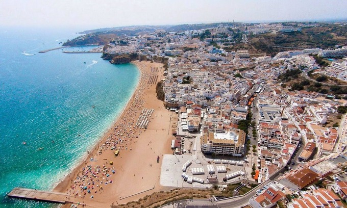 Vale de Carro Wohnung | Captivating 1-bed Apartment in Olhos de Agua