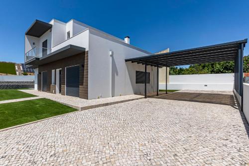 Cadaval Haus | Captivating 4-Bed House in Cadaval district-Lisbon