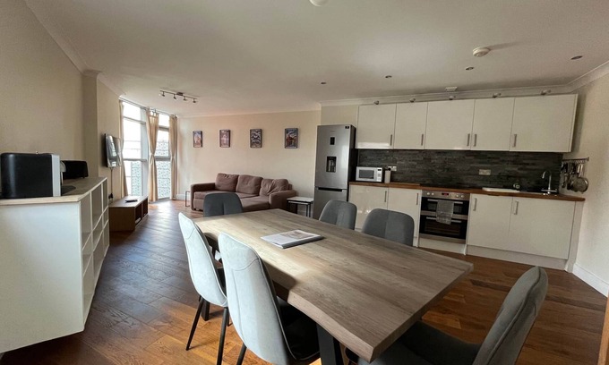 Castle Quarter Wohnung | Cardiff City Centre Apartment (with parking)