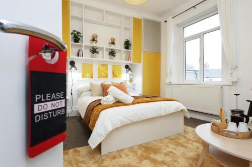 Adamsdown Bed & Breakfast | Cardiff City Guesthouse, Central Rooms, Fast Wi-Fi, On-Street Parking