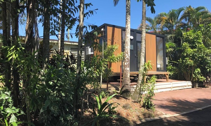 Cardwell Haus | Cardwell by the Sea by Tiny Away