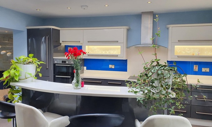 Portobello Haus | Carefully Curated Georgian Villa on a quiet street, in the heart of the city!