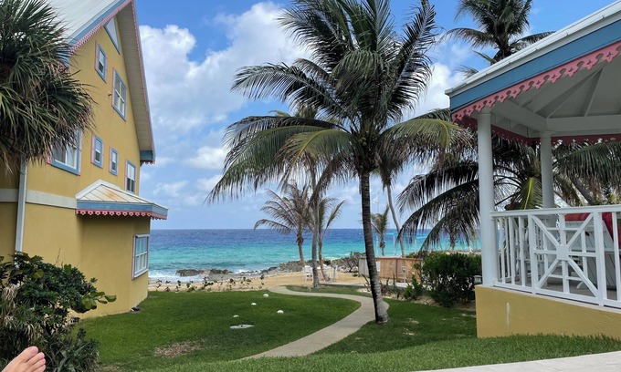 Northwest Point Haus | Caribbean Scuba & Family Resort - Coconut Bay, DreamCayman.com