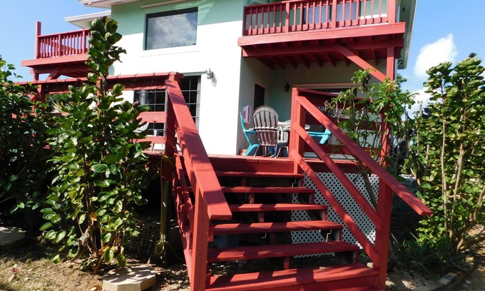 Bodden Town Haus | Caribbean-Style Guest House with Sea View Close to the Beach