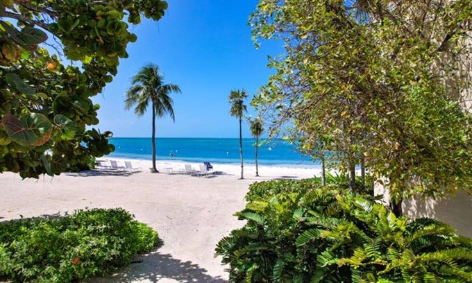 Rum Point Haus | Caribbean Vacation Family Private Beach House /Sunset/ RumPoint/StarFish Point