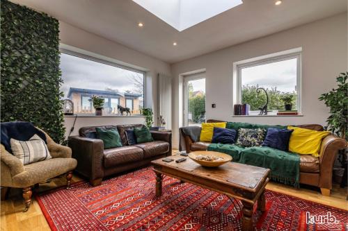 Mapperley Haus | Carlton Hill House - 5 Bedroom House with Parking