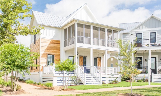 Eufaula Hütte | Carlton Landing-The Goondocks- Located on Redbud Park
