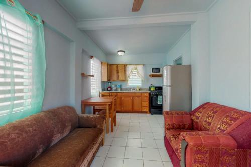 Placencia Haus | Carol's Cabanas