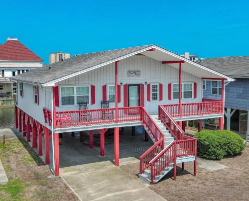 Cherry Grove Beach Haus | Carolina Roost in Cherry Grove