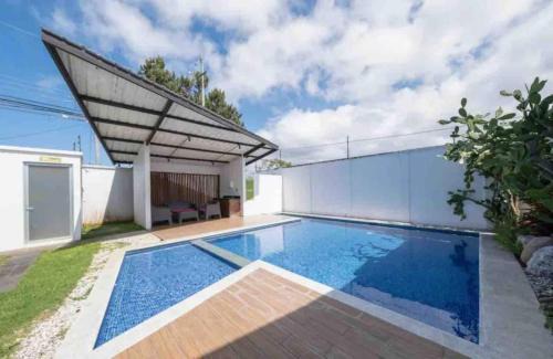 Jaco Wohnung | Carport Strong Wifi Vaulted Ceilings