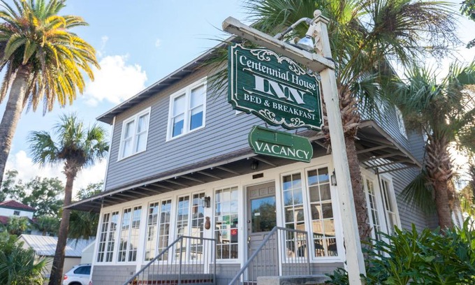 Downtown Historic District Bed & Breakfast | Carriage Way Centennial House - Adult Only- Saint Augustine
