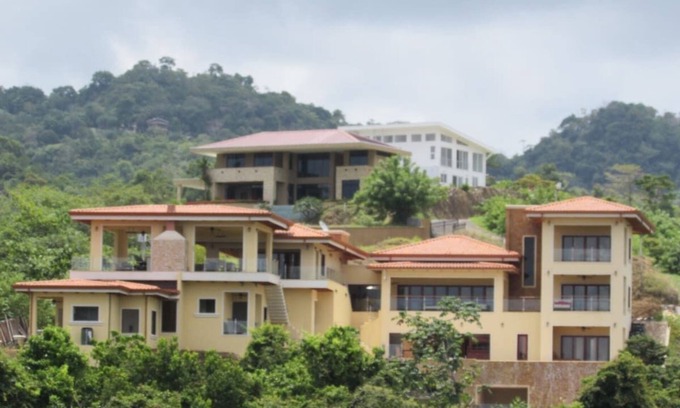 Playa Hermosa Villa | Casa Amarillo Jaco Beach