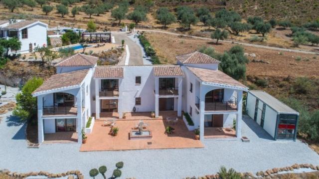 Alcaucin Hotel | Casa Arts guest rooms