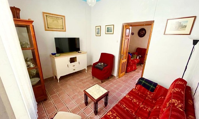 Canete la Real Haus | Casa Béjar, Tranquila casa con chimenea, patios, junto a la piscina