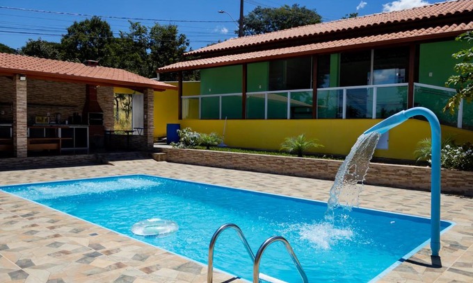 Confins Haus | Casa bem equipada com piscina,churrasqueira e WiFi