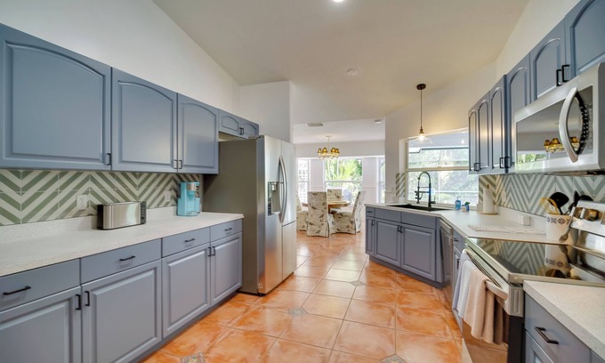 Sebastian Highlands Hütte | 'casa Blanco' Escape w/ Fire Pit in Sebastian!