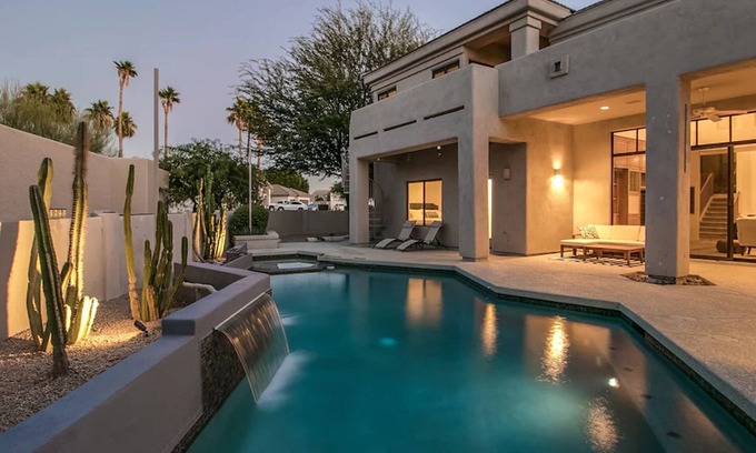 Paradise Valley Village Hütte | Casa Buenaluxurious Retreat w/2 Masters & Views!