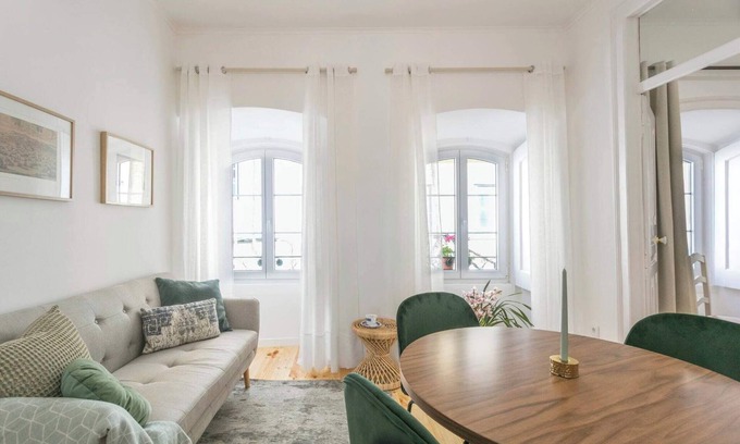Mouraria Wohnung | Casa Cheia de Graça: Charming 2-bedroom apartment in superb Lisboa with WiFi