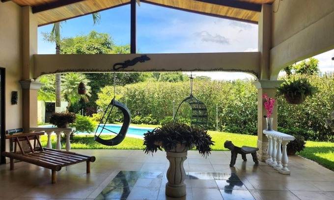 Mercedes Haus | Casa Colibrí - Tranquil Retreat Surrounded by Nature