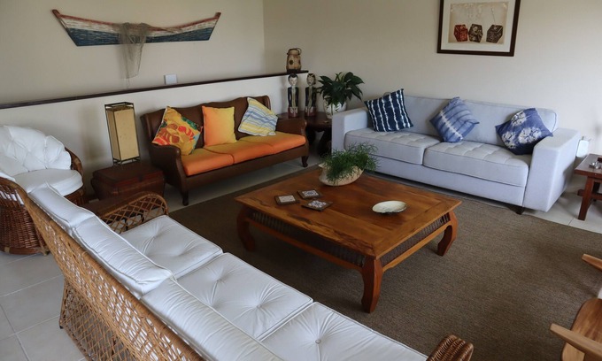 Albatroz Haus | Casa com 4 Suites, em Condomínio Exclusivo com Piscina, Sauna e Vista Para o mar