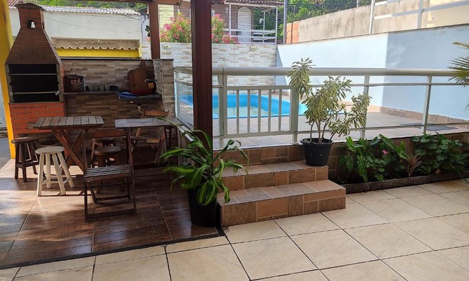 Pero Haus | CASA COM EXCELENTE ESPACO PARA TEMPORADA