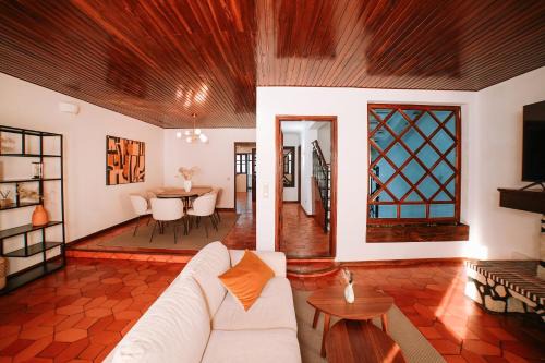 Peso da Regua Haus | Casa da Laranja by Quantique