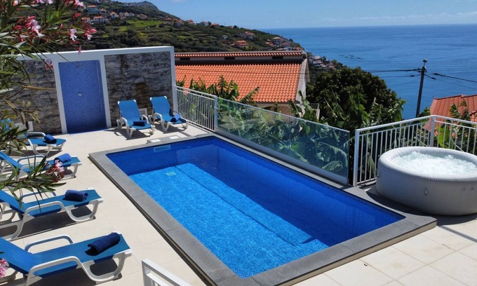 Estrela da Calheta Haus | Casa das Flores by LovelyStay