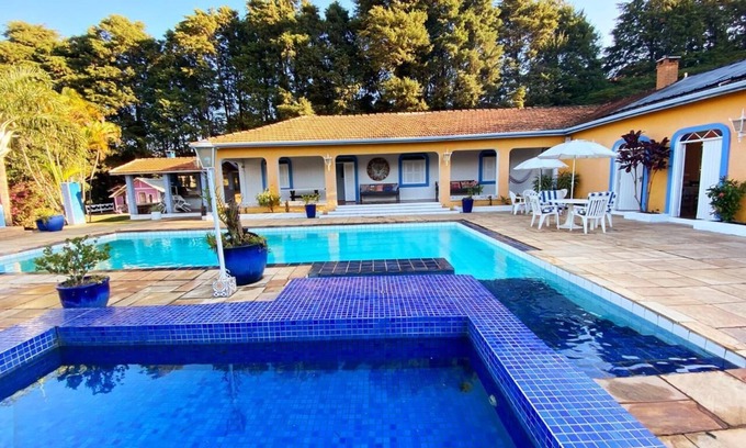 Valinhos Hütte | Casa de Campo com Ampla Área de Lazer, Piscina, Mini Campo e Quadra