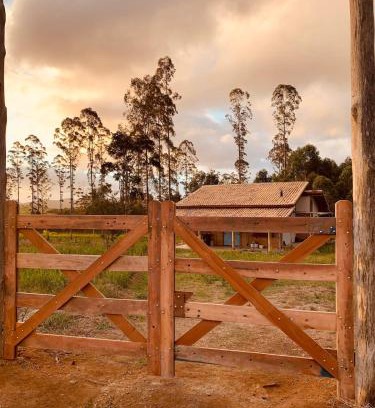 Paraibuna Haus | Casa de campo com pôr do sol incrivel