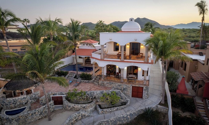 Buenavista Haus | Casa de las Sonrisas - Beachfront Oasis w/ Pool