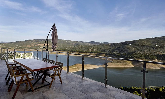Iznajar Haus | Casa de Nueva Construcción con Vistas al Mayor Embalse de Andalucía