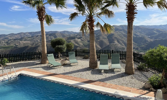 Rio Velez Haus | Casa del Burro Perezoso -stilvoll, rustikal, Pool, Palmen, atemberaubender Blick