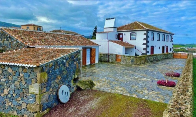 Praia da Vitoria Hütte | Casa do Avô José Alves (T3), Country House - Rural Tourism