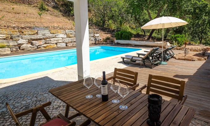Fonte do Bispo Haus | Ein charmantes und geräumiges drei Schlafzimmer Hill Top Cottage, privater Pool