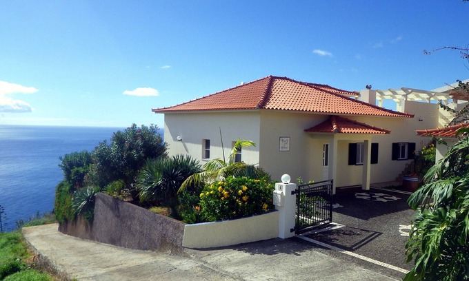 Estreito da Calheta Haus | Geräumige madeirische Villa 'Casa do Gabriel' mit privatem Garten und Meerblick