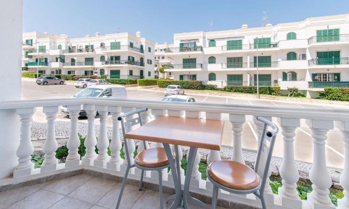 Canada Wohnung | Casa do Lagar 2BDR - 4 mins walk train station - quiet - balcony - wi-fi