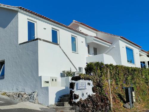 Prainha Haus | Casa dos Castanheiros - The White Cottage