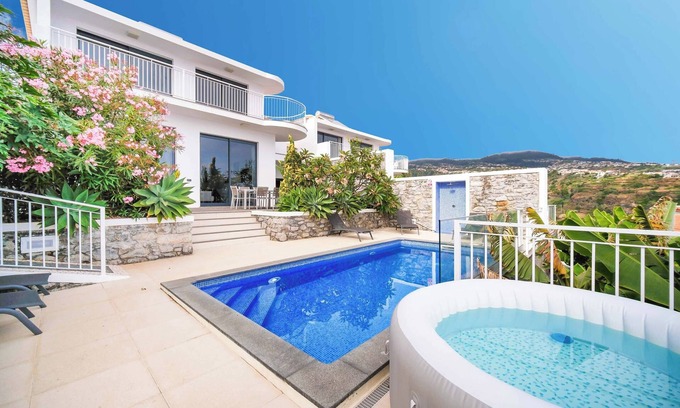 Estrela da Calheta Villa | Casa dos Flores - Drei Schlafzimmer Villa, Schläft 6