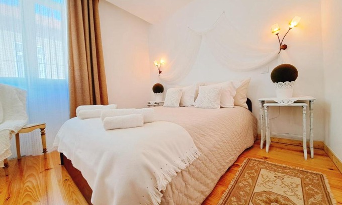 Santa Marinha Haus | Casa dos Sequeiras Tawny
