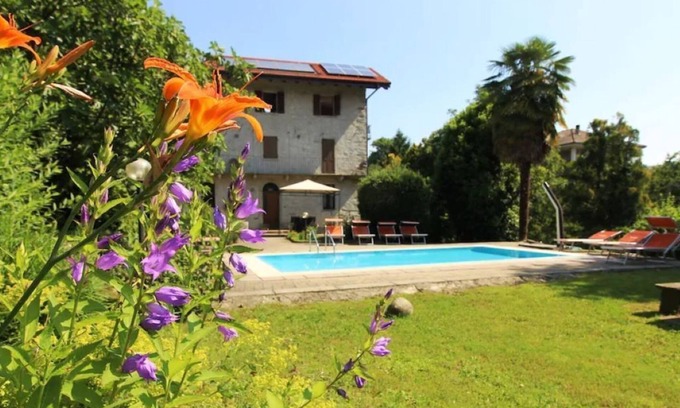 Vacciago Wohnung | Casa Frey apt. 2 at Lake Orta with garden and swimming pool