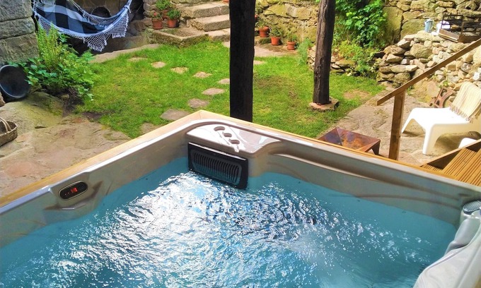 Chaves Hütte | Casa Garcia - Rustic house with jacuzzi in the village of Soutelinho da Raia, Chaves.