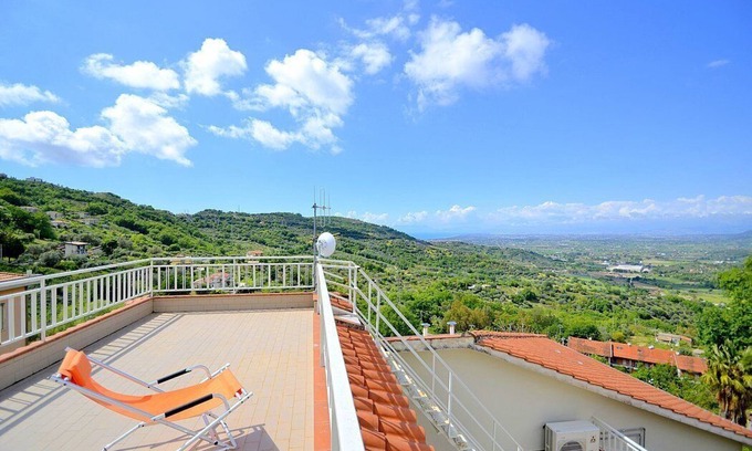 Ogliastro Cilento Haus | Casa Imma A: A welcoming apartment situated in a quiet location, a few minutes from the town center, with Free WI-FI.