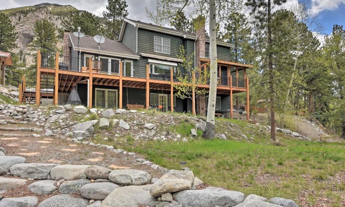 Nathrop Haus | Casa Immaculata on Chalk Creek with Views!